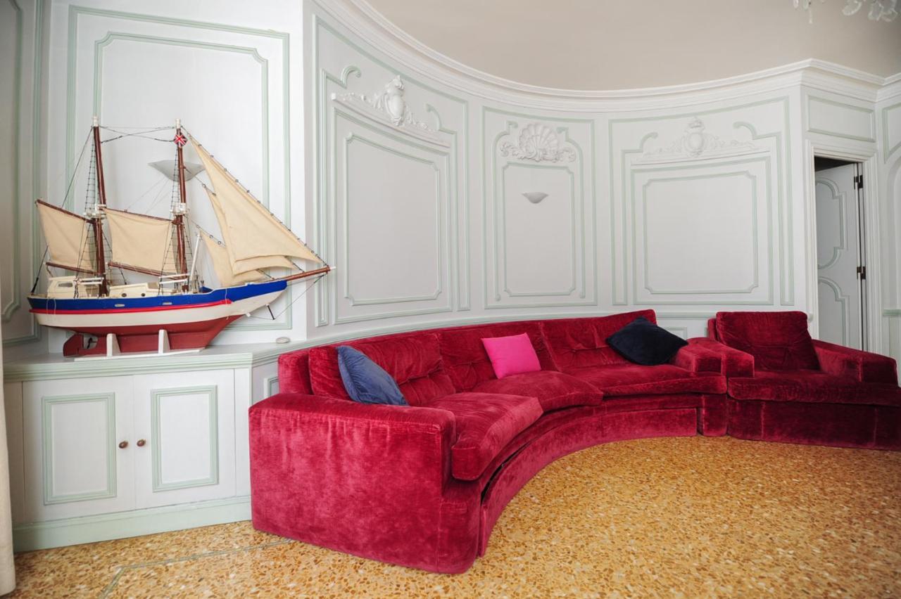 Le Royal Res. Negresco Five Stars House * Nizza